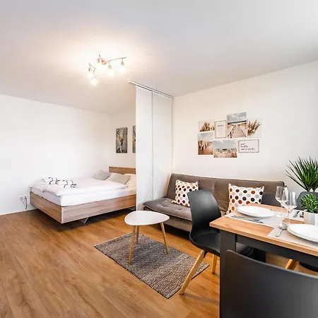 Billys Zentrum, Renoviert, Garage, Netflix Apartman *