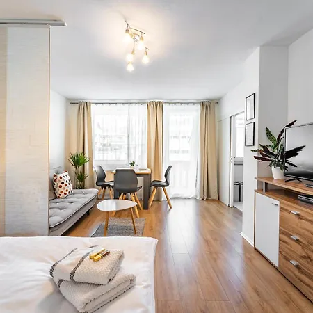 Billys Zentrum, Renoviert, Garage, Netflix