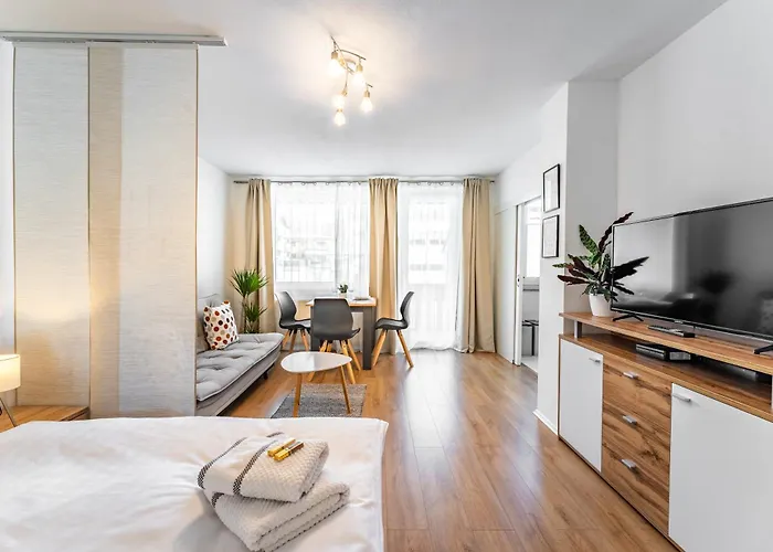 Billys Zentrum, Renoviert, Garage, Netflix